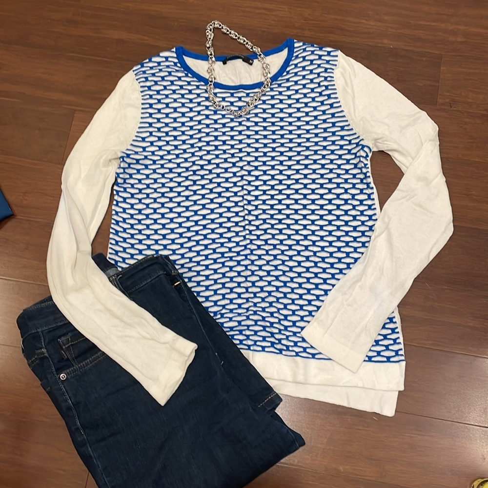 Portman’s White Blue Crew Neck Sweater